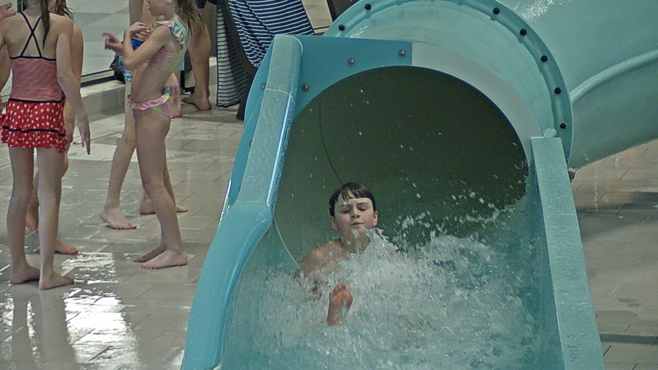 Luuk Mastbroek toen hij uit de waterglijbaan kwam